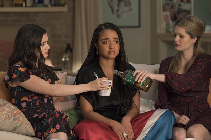 (v.l.n.r.) Jane Sloan (Katie Stevens); Kat Edison (Aisha Dee); Sutton Brady (Meghann Fahy) – Bild: 2019 Universal Television LLC. ALL RIGHTS RESERVED. /​ Panagiotis Pantazidis Lizenzbild frei