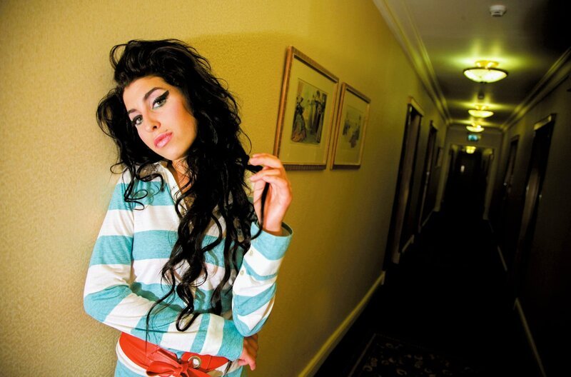 Sie räumt einen Musikpreis nach dem anderen ab und gilt als eine der neuen herausragenden Stimmen der Popwelt: die 24-jährige britische Soulsängerin Amy Winehouse. – Bild: ARTE F /​ © Alex Lake /​ © Alex Lake