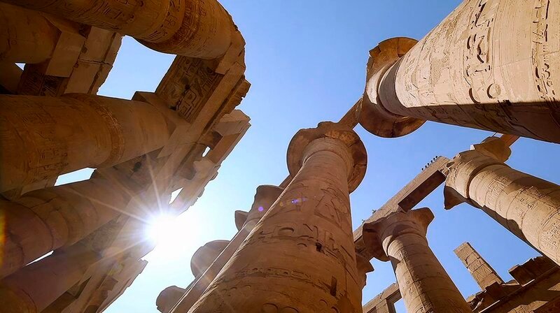 Ein deutsch-ägyptisches Team sucht mitten in Kairo nach den Spuren des größten Tempels der Pharaonen und nach Antworten darauf, warum das Heiligtum vor mehr als 2000 Jahren aufgegeben wurde. – Bild: phoenix/ZDF Ein deutsch-ägyptisches Team sucht mitten in Kairo nach den Spuren des größten Tempels der Pharaonen und nach Antworten darauf, warum das Heiligtum vor mehr als 2000 Jahren aufgegeben wurde. – Bild: phoenix/ZDF