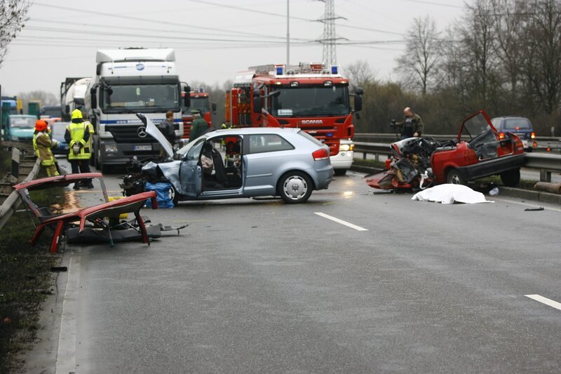 Car crash on highway – Bild: ntv