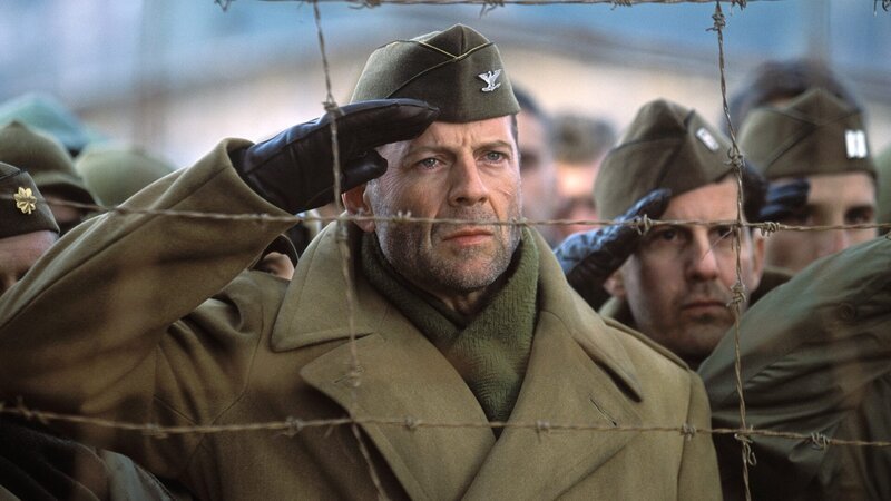 Der amerikanische Colonel William A. McNamara (Bruce Willis). – Bild: RTL Zwei Der amerikanische Colonel William A. McNamara (Bruce Willis). – Bild: RTL Zwei