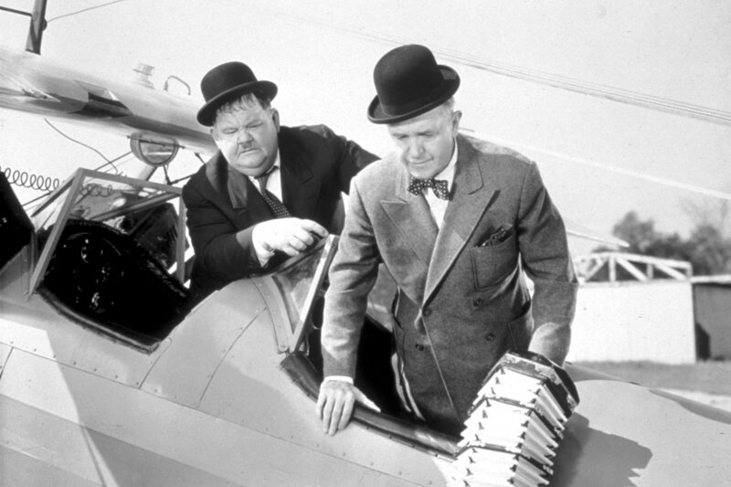L-R: Ollie (Oliver Hardy), Stan (Stan Laurel) – Bild: 1944 Twentieth Century Fox Film Corporation. All Rights reserved.