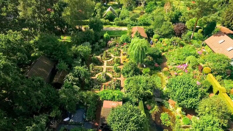 Der Staudengarten Lüdke, genannt Eiskeller, in Berlin-Spandau – fast 4000 m2 großes privates Gartenparadies. – Bild: 3sat Der Staudengarten Lüdke, genannt Eiskeller, in Berlin-Spandau – fast 4000 m2 großes privates Gartenparadies. – Bild: 3sat