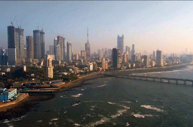 Blick auf die Skyline von Mumbai – Bild: Un film à la patte / Blick auf die Skyline von Mumbai Blick auf die Skyline von Mumbai – Bild: Un film à la patte / Blick auf die Skyline von Mumbai