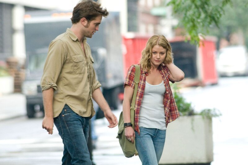 Tyler (Robert Pattinson) will Ally (Emilie de Ravin) kennenlernen. – Bild: �� 2010 CONCORDE FILMVERLEIH GMBH