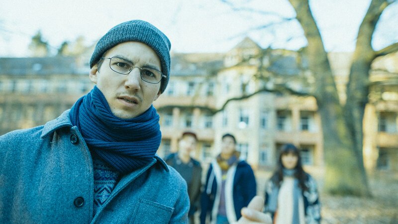 Theo (Tim Oliver Schultz) – Bild: Puls 8 Theo (Tim Oliver Schultz) – Bild: Puls 8