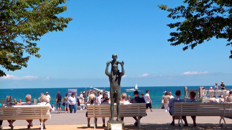 Die längste Strandpromenade Deutschlands: die Strandpromenade in Kühlungsborn. – Bild: ZDF und HR.