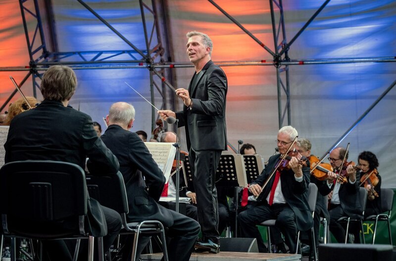 Dirk Kaftan dirigiert die Wiener Symphoniker. – Bild: ORF/Hans Leitner / © ORF/Hans Leitner Dirk Kaftan dirigiert die Wiener Symphoniker. – Bild: ORF/Hans Leitner / © ORF/Hans Leitner