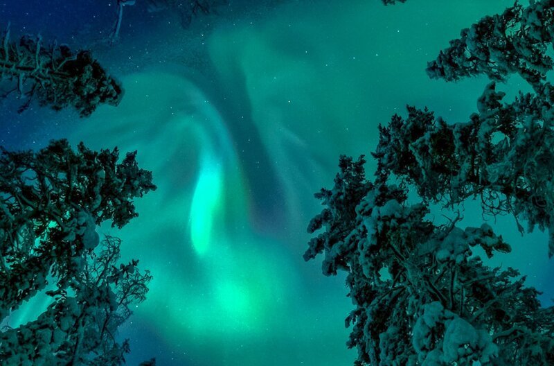Der Polarlicht-Substurm füllt den ganzen Himmel aus. – Bild: YLE/​Hannu Kettunen /​ Der Polarlicht-Substurm füllt den ganzen Himmel aus.