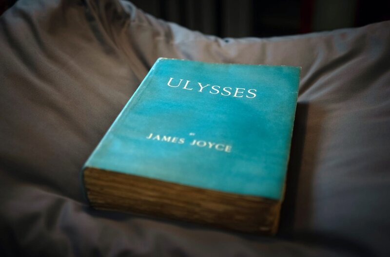Heute sind nur noch wenige Exemplare der Erstausgabe von „Ulysses“ erhalten. Sie gehören zu den wertvollsten Büchern der Welt. – Bild: Create One Ltd/​Ruán Magan /​ © Create One Ltd/​Ruán Magan