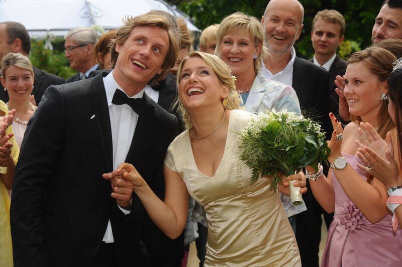 Anna Und Die Liebe Hochzeit Katja Und Jonas Sind glücklich: Anna (Jeanette Biedermann, vorne r.) und Tom (Patrick