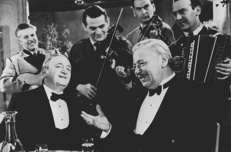 Ober, zahlen – Bild: ORF/​EOS Entertainment