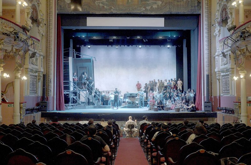 Die Oper „Peter Grimes“ von Benjamin Britten ist der Höhepunkt des diesjährigen Opernfestivals in Manaus. – Bild: Christian Trieloff /​ © Christian Trieloff