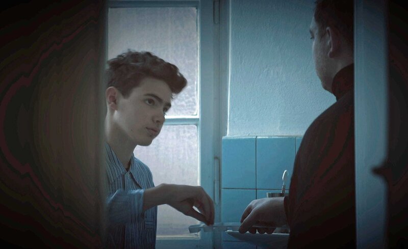 In zahlreichen Heimen und Psychiatrien wurden Kinder mit Medikamenten sediert und auch für Versuchsreihen missbraucht (Reenactment). – Bild: ZDF und SWR/Bildersturm Filmproduktion. In zahlreichen Heimen und Psychiatrien wurden Kinder mit Medikamenten sediert und auch für Versuchsreihen missbraucht (Reenactment). – Bild: ZDF und SWR/Bildersturm Filmproduktion.