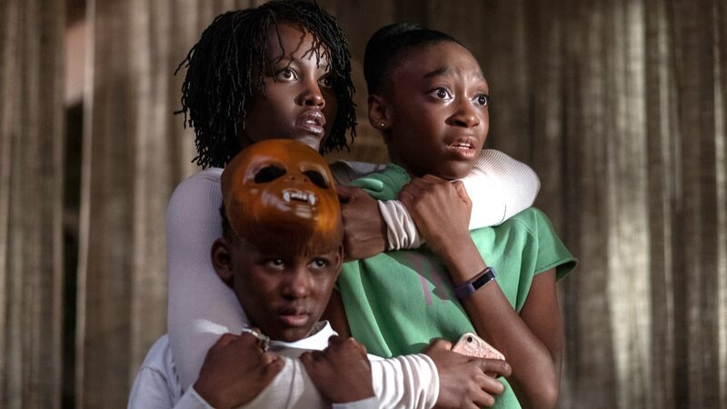 Adelaide Wilson (Lupita Nyong’o, hinten l.); Zora Wilson (Shahadi Wright Joseph, hinten r.); Jason Wilson (Evan Alex, vorne) – Bild: RTL Zwei Adelaide Wilson (Lupita Nyong’o, hinten l.); Zora Wilson (Shahadi Wright Joseph, hinten r.); Jason Wilson (Evan Alex, vorne) – Bild: RTL Zwei