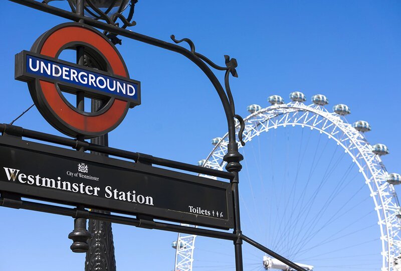 Schild der U-Bahn-Station Westminster in London. – Bild: HR/​Wolfgang Müller