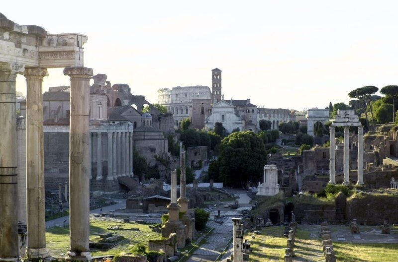 Das Forum Romanum in Rom war vor allem während der Kaiserzeit Mittelpunkt des politischen, wirtschaftlichen und kulturellen Lebens im Römischen Reich. – Bild: ARTE France /​ © Iliade Productions /​ © Iliade Productions