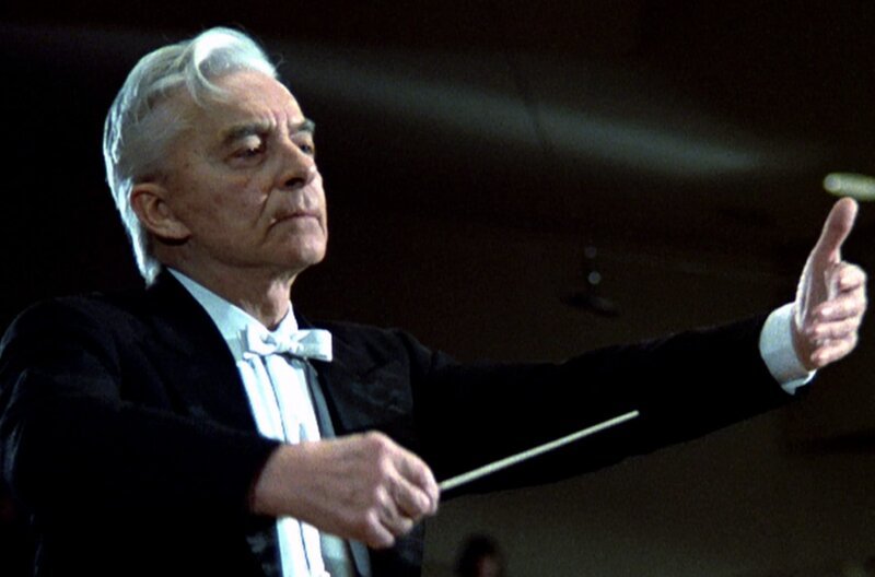 Herbert von Karajan dirigiert 1984 das Violinkonzert von Beethoven. – Bild: Henning Bruemmer /​ Herbert von Karajan dirigiert das Violinkonzert von Beethoven, 1984.