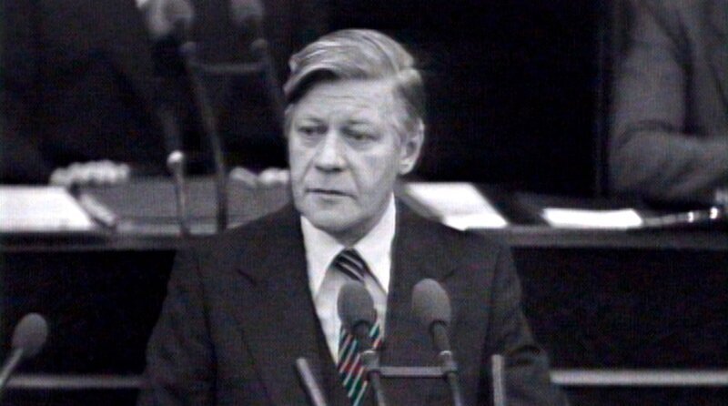 Der damalige Bundeskanzler Helmut Schmidt (Bundestag, 15.09.1977). – Bild: WDR