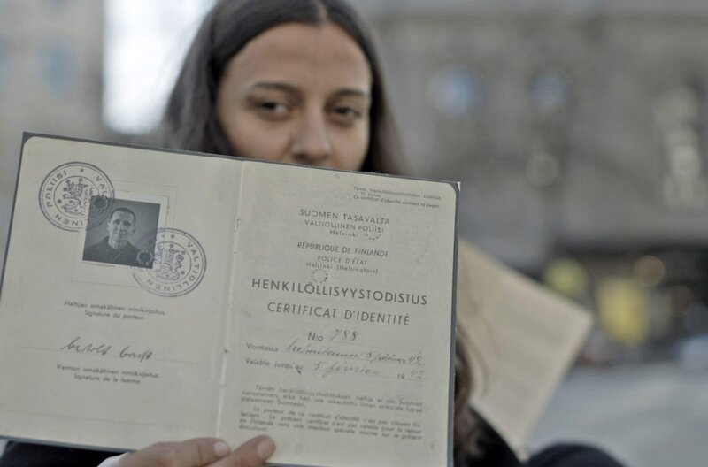 Wie einst Berthold Brecht warten auch heute noch Millionen von Geflüchteten jahrelang auf die nötigen Papiere, um im anderen Land eine Aufenthaltserlaubnis zu erhalten. – Bild: arte