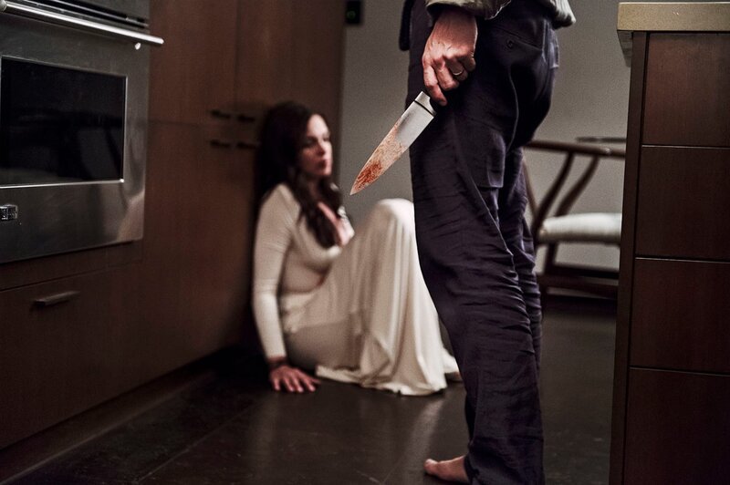 Eden (Tammy Blanchard) wird bedroht. Das freundliche Beisammensein wird zum Blutbad. – Bild: ZDF und BR
