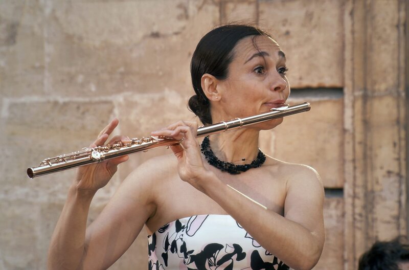 Mozart in Paris – Bild: Prismedia /​ Die Flötistin Magali Mosnier spielt Mozarts ?Konzert für Flöte, Harfe und Orchester?.