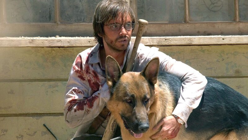 Doug Bukowski (Aaron Stanford) ist in die entgegengesetzte Richtung aufgebrochen, um Hilfe zu holen. Kann er das Grauen noch aufhalten?Doug Bukowski (Aaron Stanford) ist in die entgegengesetzte Richtung aufgebrochen, um Hilfe zu holen. Kann er das Grauen noch aufhalten? – Bild: RTL Zwei Doug Bukowski (Aaron Stanford) ist in die entgegengesetzte Richtung aufgebrochen, um Hilfe zu holen. Kann er das Grauen noch aufhalten?Doug Bukowski (Aaron Stanford) ist in die entgegengesetzte Richtung aufgebrochen, um Hilfe zu holen. Kann er das Grauen noch aufhalten? – Bild: RTL Zwei