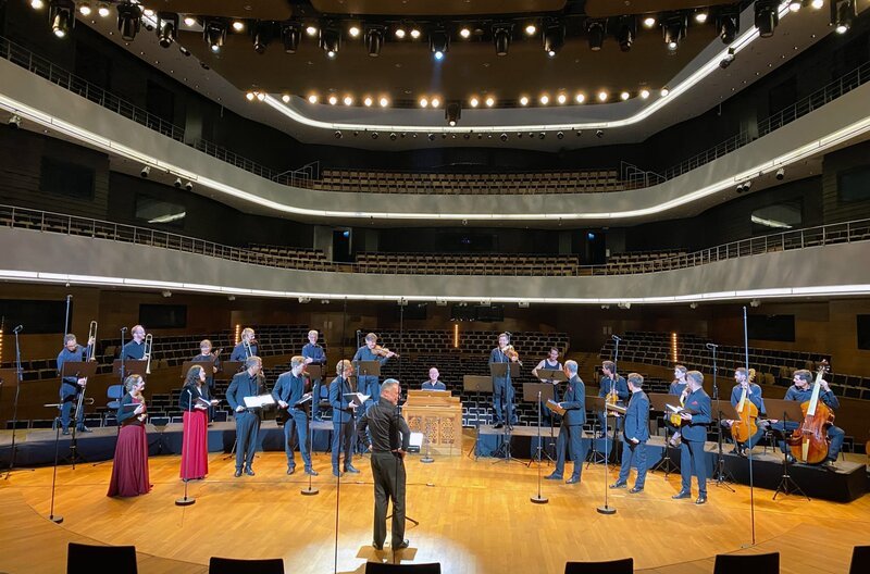 Das Wroclaw Baroque Orchestra mit Dirigent Jaroslaw Thiel – Bild: SchmidtFilm / © SchmidtFilm Das Wroclaw Baroque Orchestra mit Dirigent Jaroslaw Thiel – Bild: SchmidtFilm / © SchmidtFilm