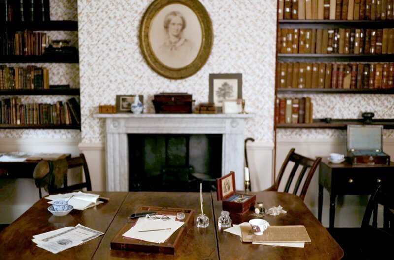 Ein Einblick ins Leben der Brontës: Im Pfarrhaus des Vaters, wo die Schwestern den Großteils ihres Lebens verbrachten, befindet sich heute das Brontë Parsonage Museum. – Bild: Martine Saada /​ © Martine Saada
