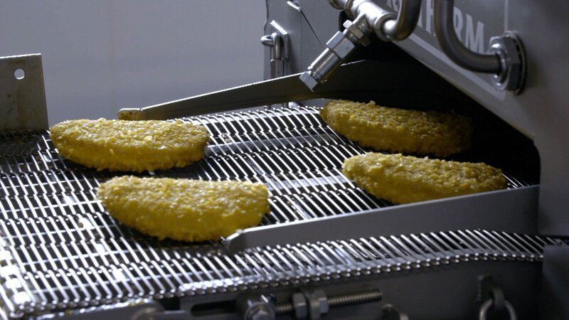 Nuggets in der Produktionsstraße. – Bild: ORF/NEWEN Nuggets in der Produktionsstraße. – Bild: ORF/NEWEN