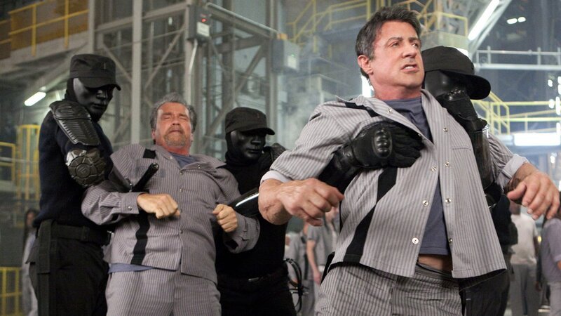 Breslin (Sylvester Stallone, re.) und Rottmayer (Arnold Schwarzenegger, li.) müssen das Unmögliche wagen.. – Bild: RTL Zwei