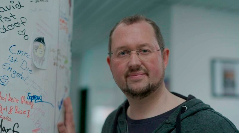 Michael Ewald ist Sozialarbeiter im Don Bosco Club. – Bild: WDR