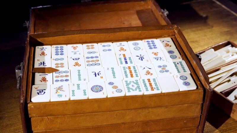 Mahjong, Spiel als Erinnerungsstück. – Bild: ORF/ORF III/Trilight Entertainment Mahjong, Spiel als Erinnerungsstück. – Bild: ORF/ORF III/Trilight Entertainment