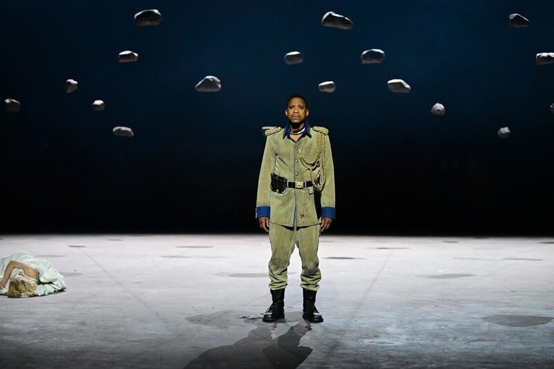 Schauspieler Bongile Mantsai als Othello. – Bild: ZDF und Sandra Then. Schauspieler Bongile Mantsai als Othello. – Bild: ZDF und Sandra Then.