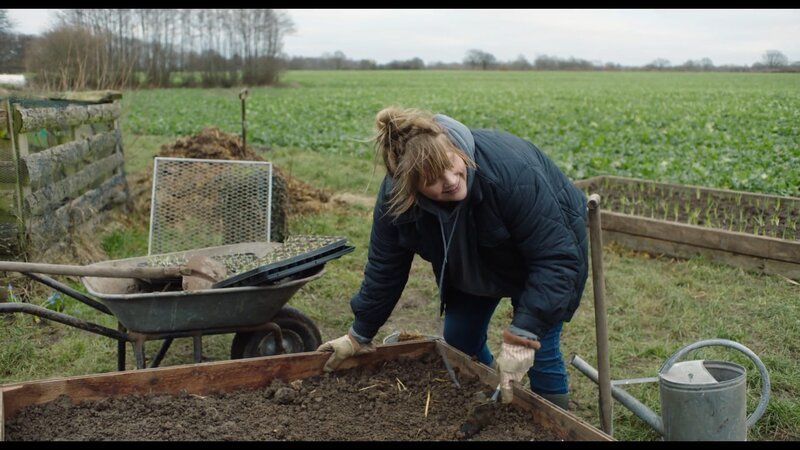 Der Kurzfilm „Kalb“ erzählt von Franziskas (Stefanie Reinsperger) Abnabelungsprozess von ihren Eltern. – Bild: ZDF und Leo Schmidt.