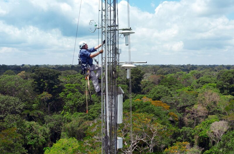Der Atto-Turm ist ein deutsch-brasilianisches Projekt, das der Erforschung des Bioms Tropischer Regenwald dient und wie dieser auf die globale Erwärmung reagiert. – Bild: arte