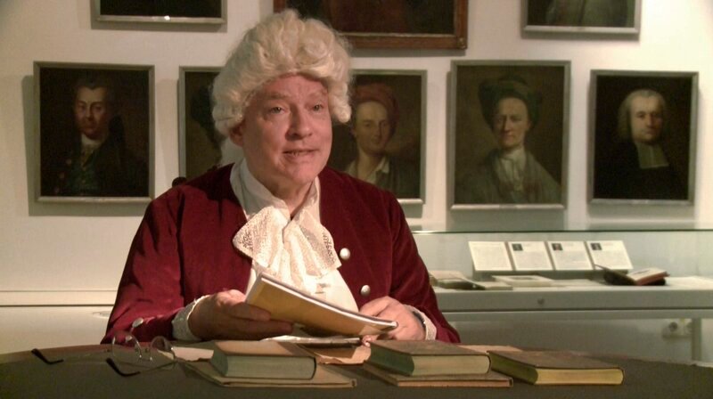 Rosa von Praunheim entdeckte durch verschiedene Bücher die Homosexualität von Goethe und anderen klassischen Dichtern. – Bild: MDR/​Rosa von Praunheim Filmproduktion
