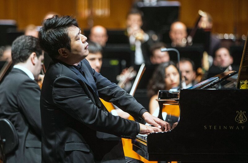 Die Zusammenarbeit mit dem West-Eastern Divan Orchestra ist eine Premiere für den Starpianisten Lang Lang. – Bild: arte