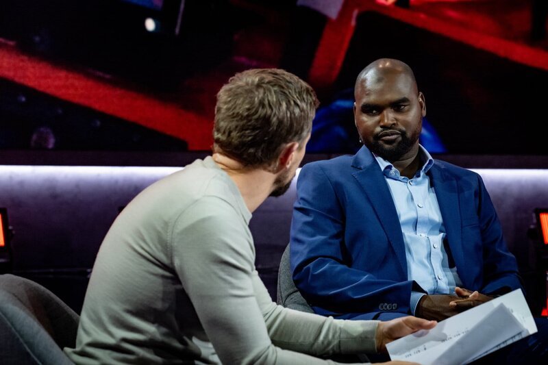 Klaas Heufer-Umlauf (l.); Zain Alabidin Al Kathir (r.) – Bild: ProSieben /​ Claudius Pflug Eigenproduktionsbild frei