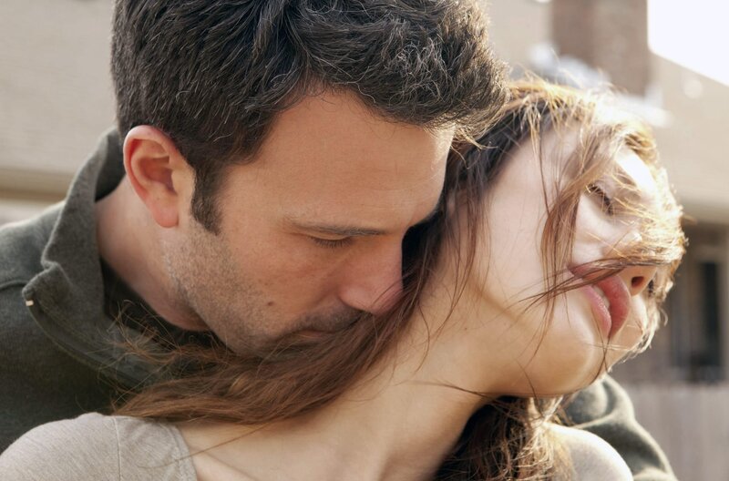 Hat Neil (Ben Affleck) in Marina (Olga Kurylenko) wirklich die Liebe fürs Leben gefunden? – Bild: ARD Degeto/RedBud Pictures Hat Neil (Ben Affleck) in Marina (Olga Kurylenko) wirklich die Liebe fürs Leben gefunden? – Bild: ARD Degeto/RedBud Pictures