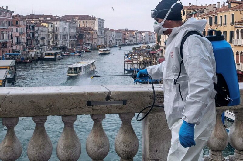 Venezia è viva Rialtobrücke wird desinfiziert. SRF – Bild: SRF1