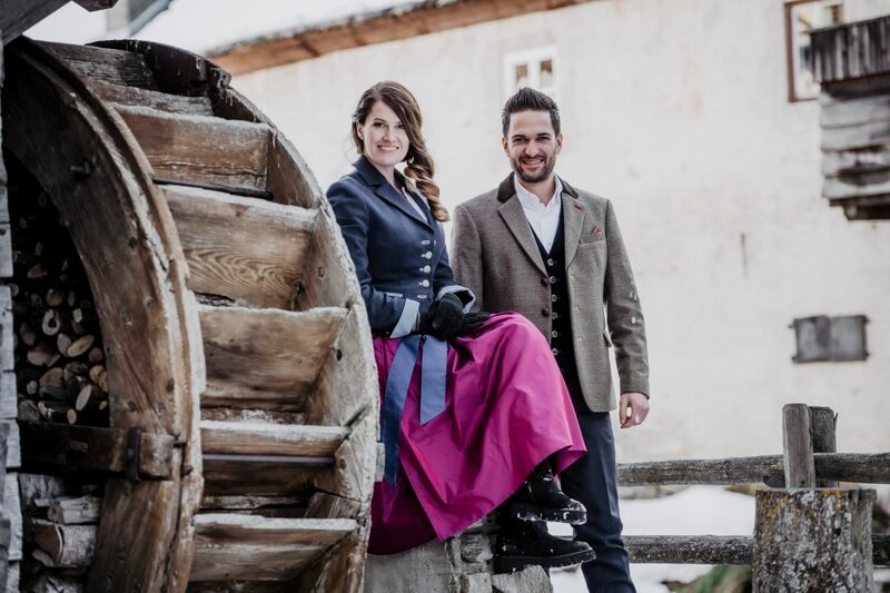 ServusTV Moderatoren Conny Bürgler und Richard Deutinger – Bild: ServusTV /​ Max Steinbauer