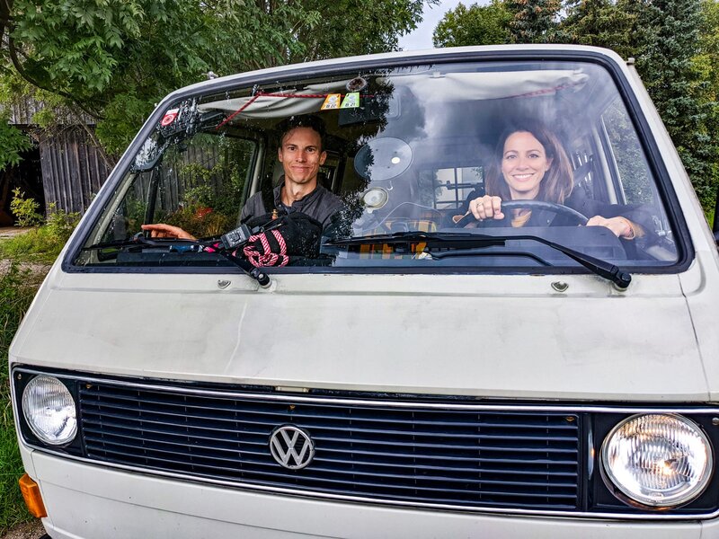 Balkon-Strom und Zimmer-Salat – Bild: ORF/​Vienna Set