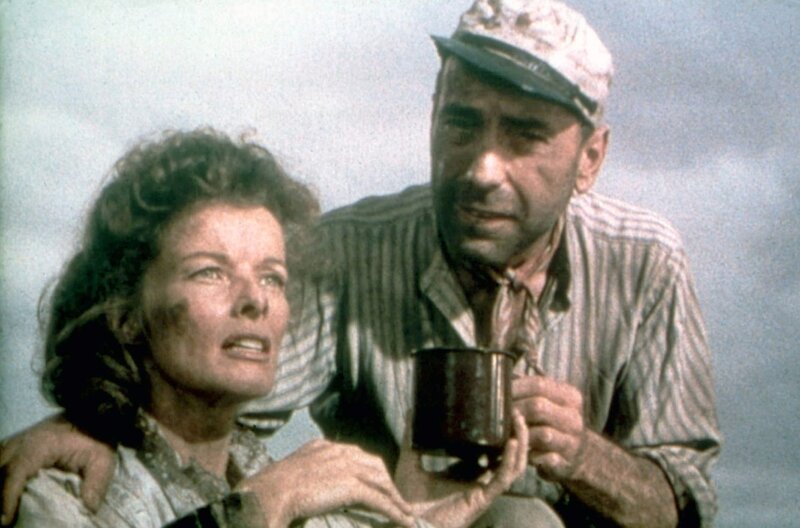 Inzwischen genießen Rose (Katharine Hepburn) und Charlie (Humphrey Bogart) das gemeinsame Abenteuer. – Bild: arte