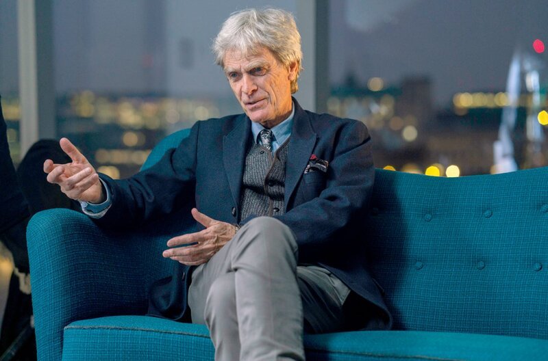 Sir John Hegarty ist ein Werbefachmann und einer der Gründer der Agentur Bartle Bogle Hegarty. – Bild: Daniel Hewett /​ © Daniel Hewett