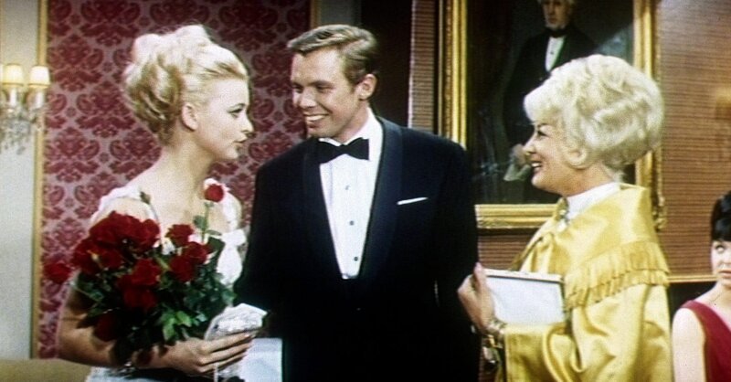 Marika Kilius (Marika), Peter Kraus (Jonny), Mady Rahl (Marikas Trainerin). – Bild: ORF/​Beta Film