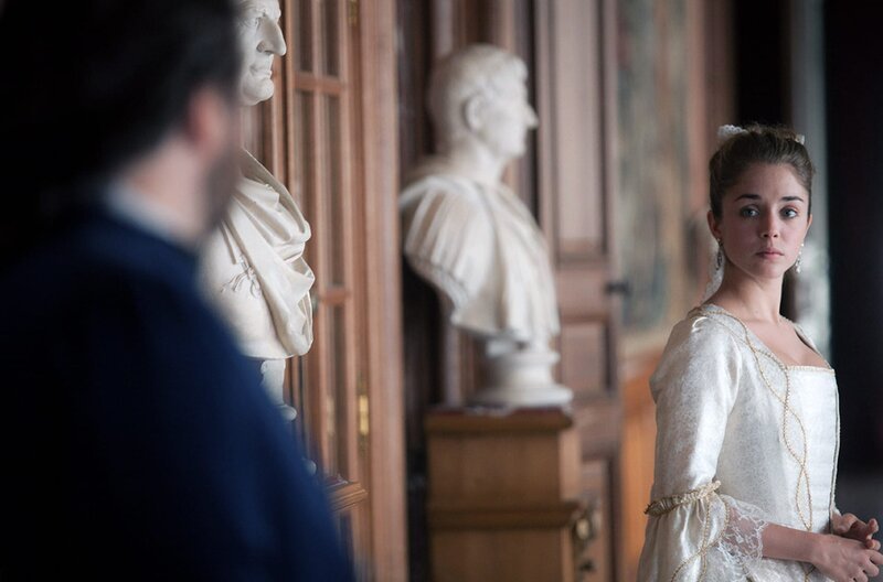 Der Marquis des Arcis (Edouard Baer) ist hin und weg von der jungen Mademoiselle de Joncquières (Alice Isaaz). Er ahnt nicht, welche Konsequenzen sein Verlangen haben wird … – Bild: ARTE F / © Pascal Chantier/Moby Dick Films Der Marquis des Arcis (Edouard Baer) ist hin und weg von der jungen Mademoiselle de Joncquières (Alice Isaaz). Er ahnt nicht, welche Konsequenzen sein Verlangen haben wird … – Bild: ARTE F / © Pascal Chantier/Moby Dick Films