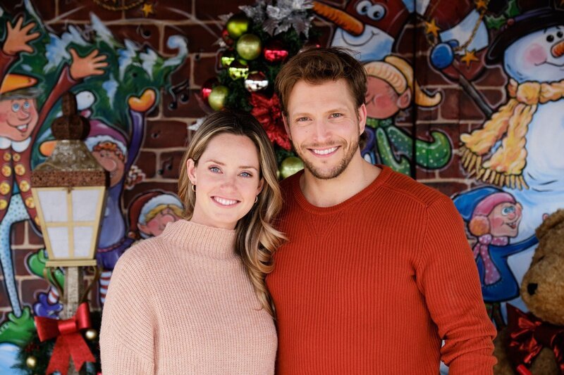 Sophie (Merritt Patterson) und David (Jon Cor) Die Verwendung des sendungsbezogenen Materials ist nur mit dem Hinweis und Verlinkung auf RTL+ gestattet. – Bild: RTL /​ © Scenic Road Productions Ltd