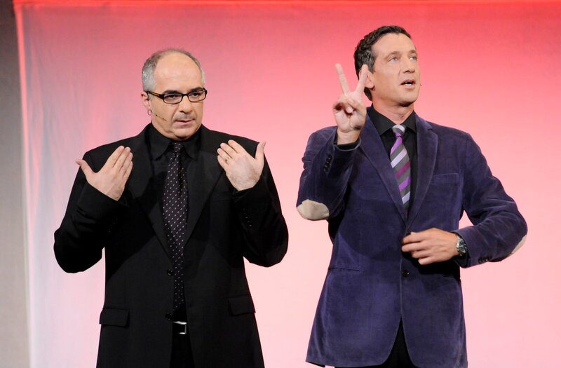 Zwei Musterknaben – Bild: ORF/​Ali Schafler