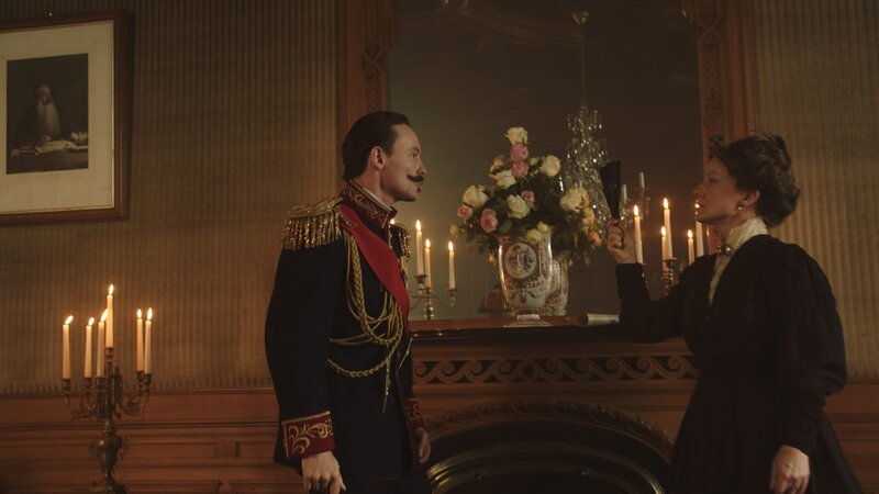 Raphael Nicholas als Wilhelm, davor Judith Rumpf als Kronprinzessin Victoria. – Bild: ORF/epo film Raphael Nicholas als Wilhelm, davor Judith Rumpf als Kronprinzessin Victoria. – Bild: ORF/epo film